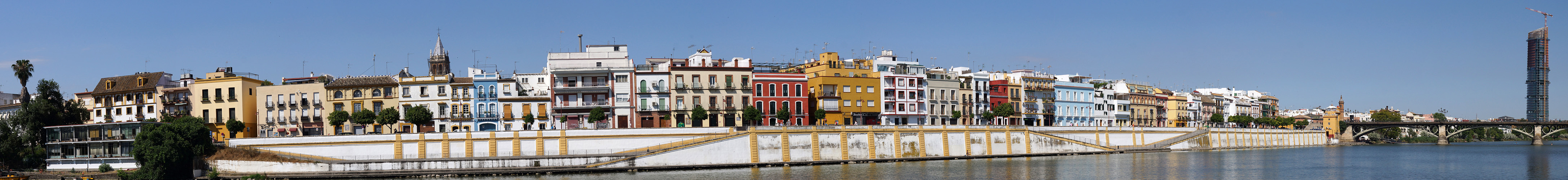Photo panoramique des rives du darse du Guadalquivir à Séville