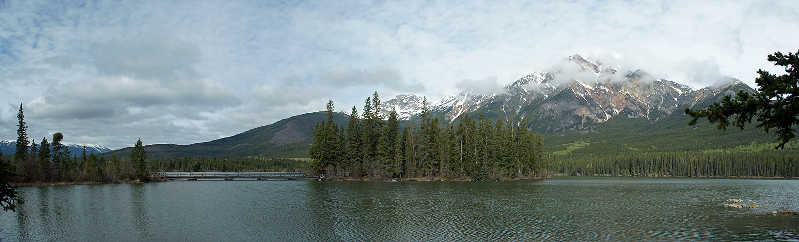 Photo panoramique du lac Pyramide (Jasper)