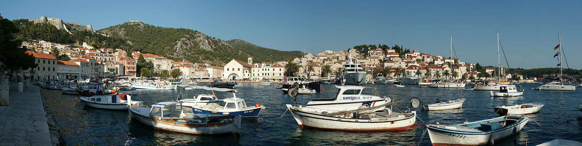 Photo panoramique de Hvar (depuis les quais)