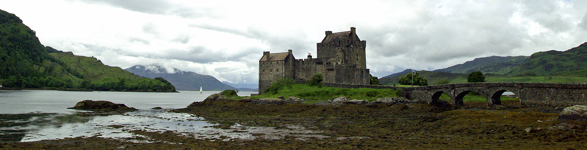 ECOSSE - photo panoramique du château d Eilean Donan