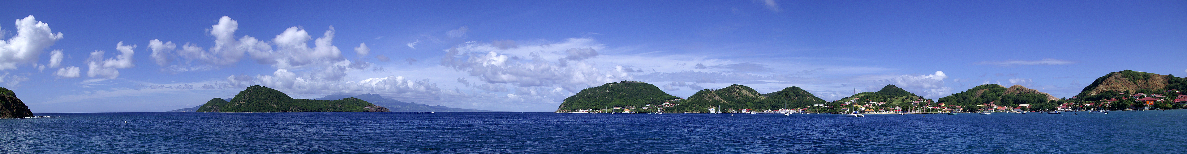 Photo panoramique de la baie des Saintes (grande)