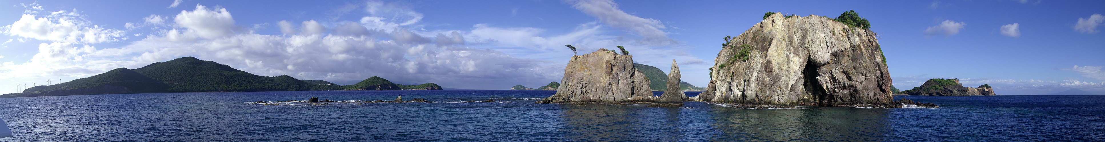 Photo panoramique de la baie des Saintes (très grande)