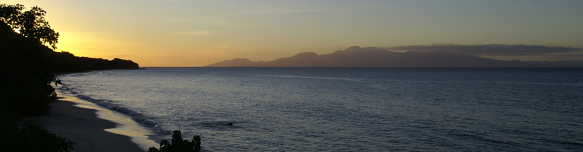 Photo panoramique du coucher de soleil sur Basse-Terre