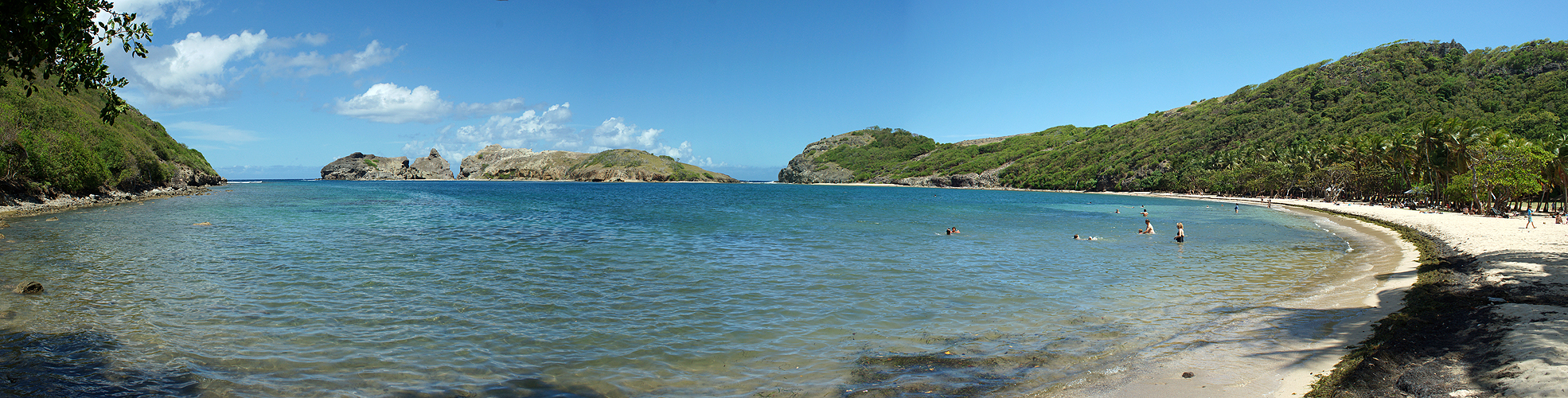 GUADELOUPE - photo panoramique de la plage de Pompierre aux Saintes