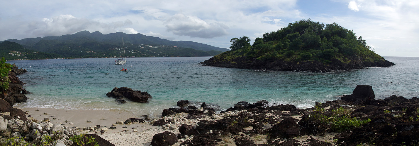 Photo panoramique de la plage du Jardin de Corail aux îlets Pigeon