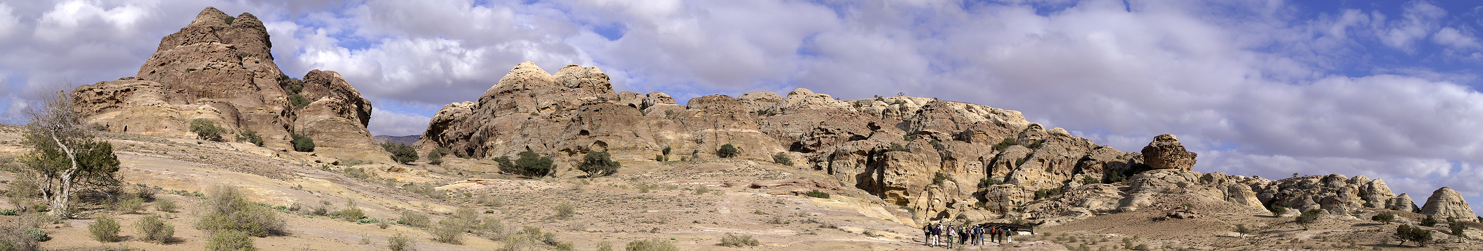 Photo panoramique du bivouac de Pétra