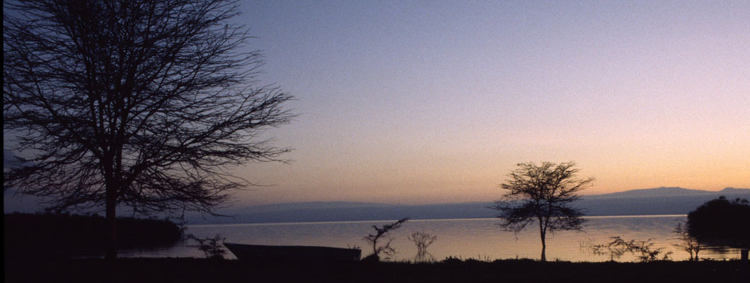 KENYA - photo panoramique du lever de soleil sur le lac Naivasha