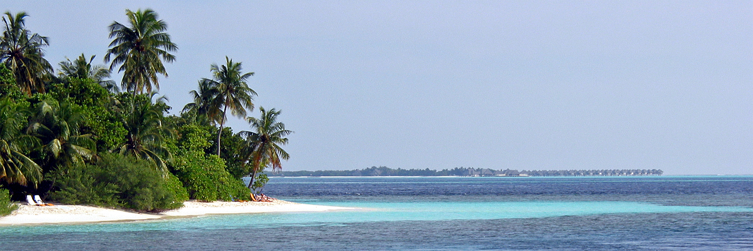 MALDIVES - photo panoramique de l île d Embudu (retour vers Male)