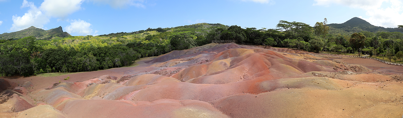 RODRIGUES & MAURICE - photo panoramique de la Terre des 7 Couleurs de Chamarel (Maurice)