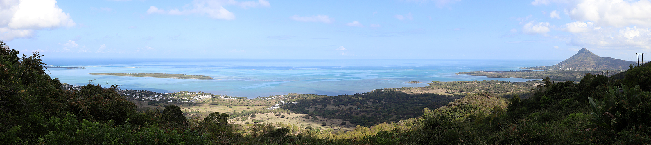 Photo panoramique de lîle aux Bénitiers & de la Tourelle de Tamarin (Maurice)