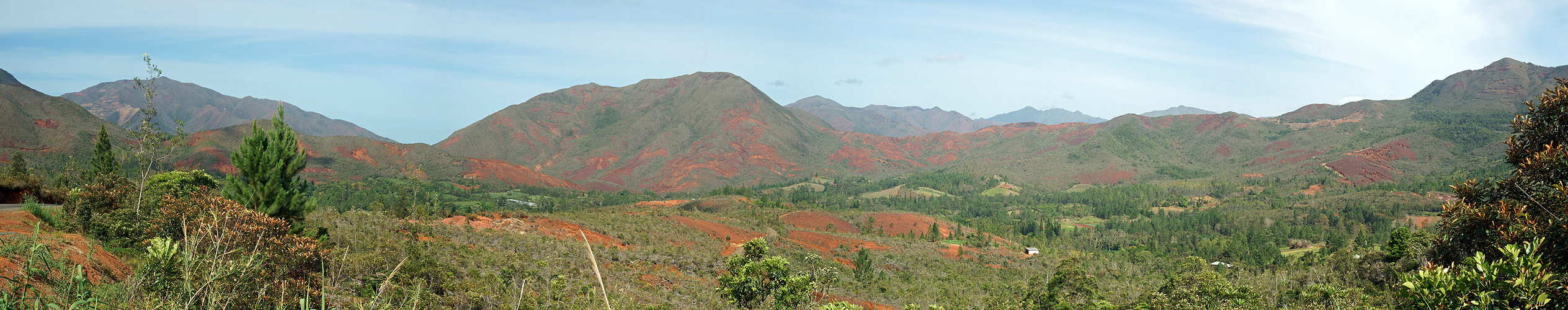 NOUVELLE-CALEDONIE - photo panoramique du sud de la Grande Terre