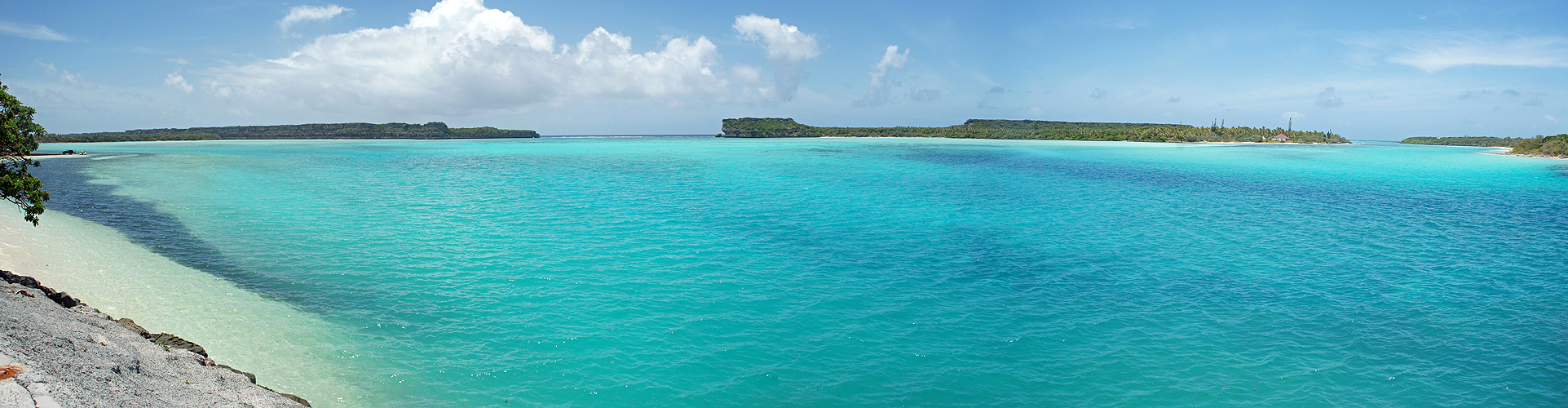 Photo panoramique des falaises de Lekiny et de la passe de Lifou (Ouvéa)