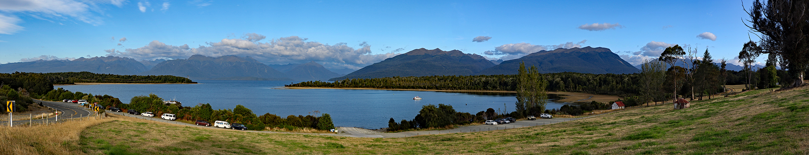 NOUVELLE-ZELANDE - photo panoramique du lac [q]Te Anau[q]