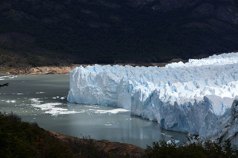 Passerelles devant le [q]Perito Moreno[q]