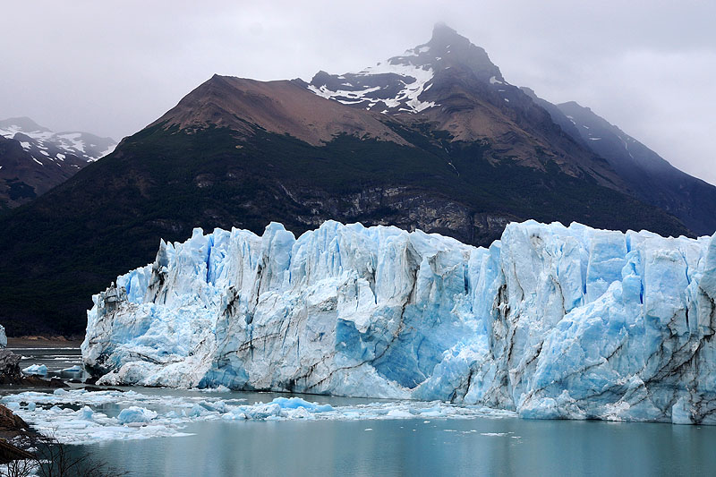 Passerelles devant le [q]Perito Moreno[q]