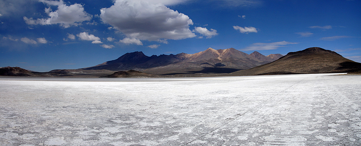 PEROU - photo panoramique de la réserve [q]Salinas y Aguada Blanca[q] (Lagune de Salinas avec le volcan [q]Picchu Picchu[q])