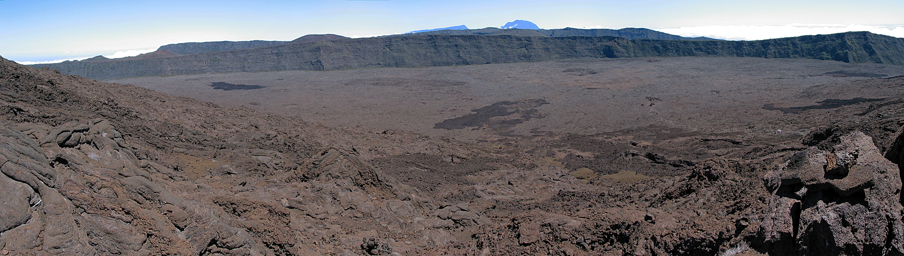 Photo panoramique du Piton des Neiges depuis le cratère Bory