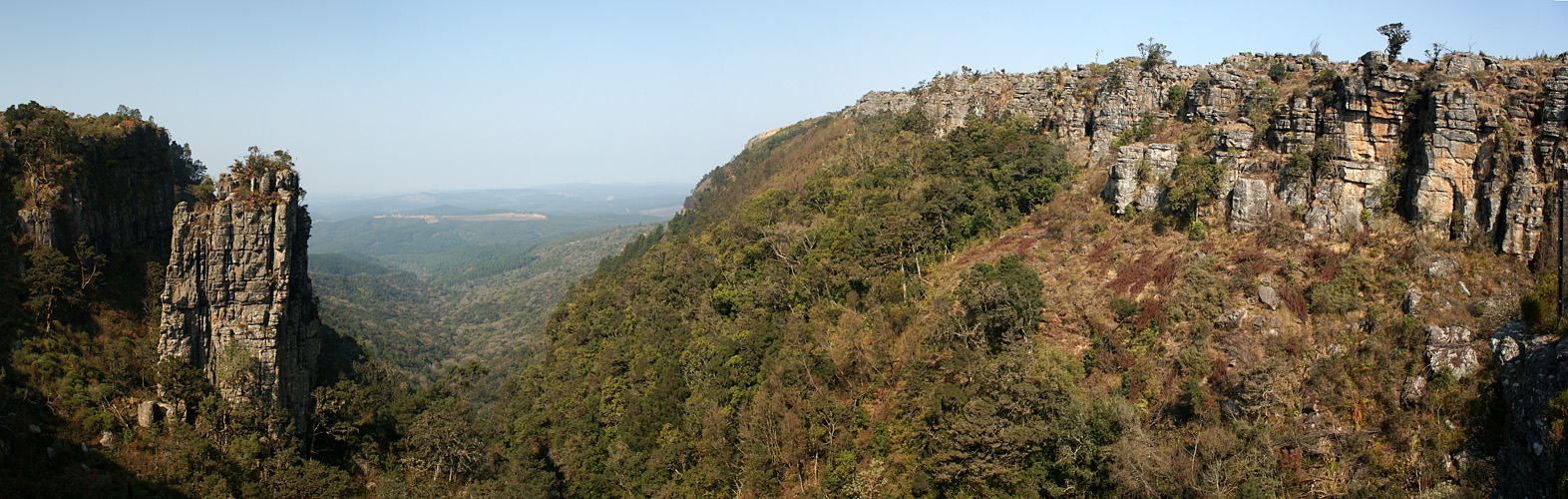 Photo panoramique du [q]Pinnacle Rock[q] ([q]Blyde River Caynon[q])