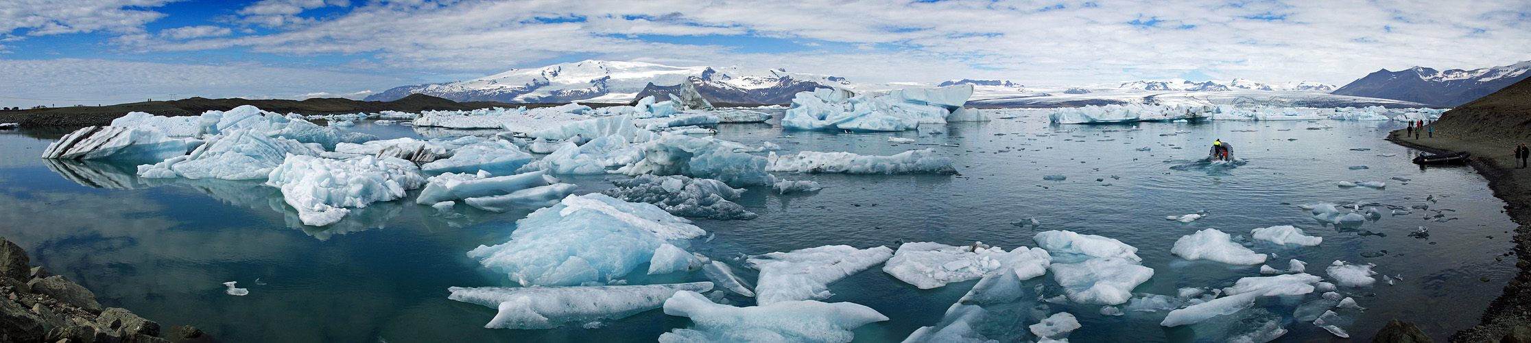 Photo panoramique de la lagune glaciaire de Jökulsárlón