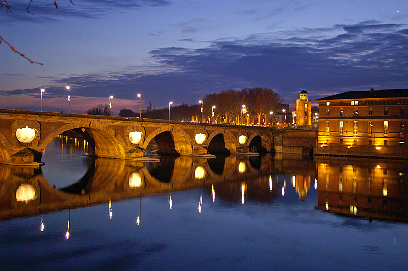 Toulouse de Nuit - Pont neuf et Hôtel dieu depuis les quais de la Daurade
