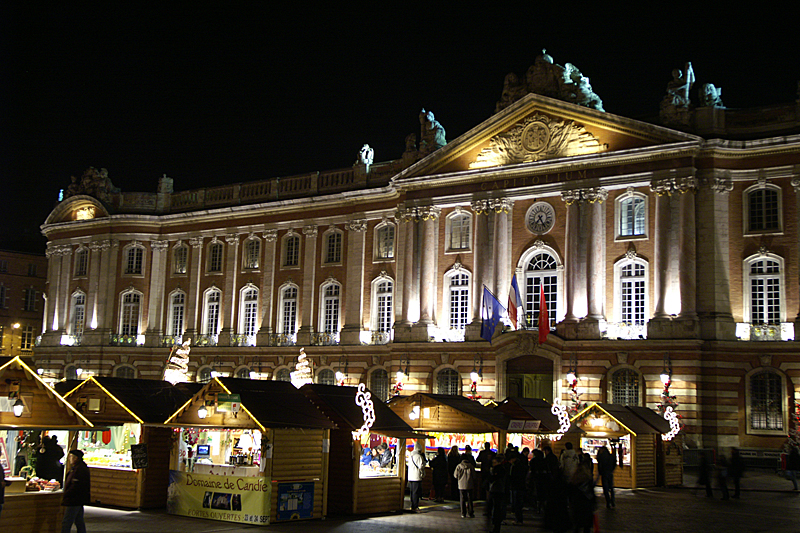 Toulouse de Nuit - Place du Capitol pendant le marché de Noël...