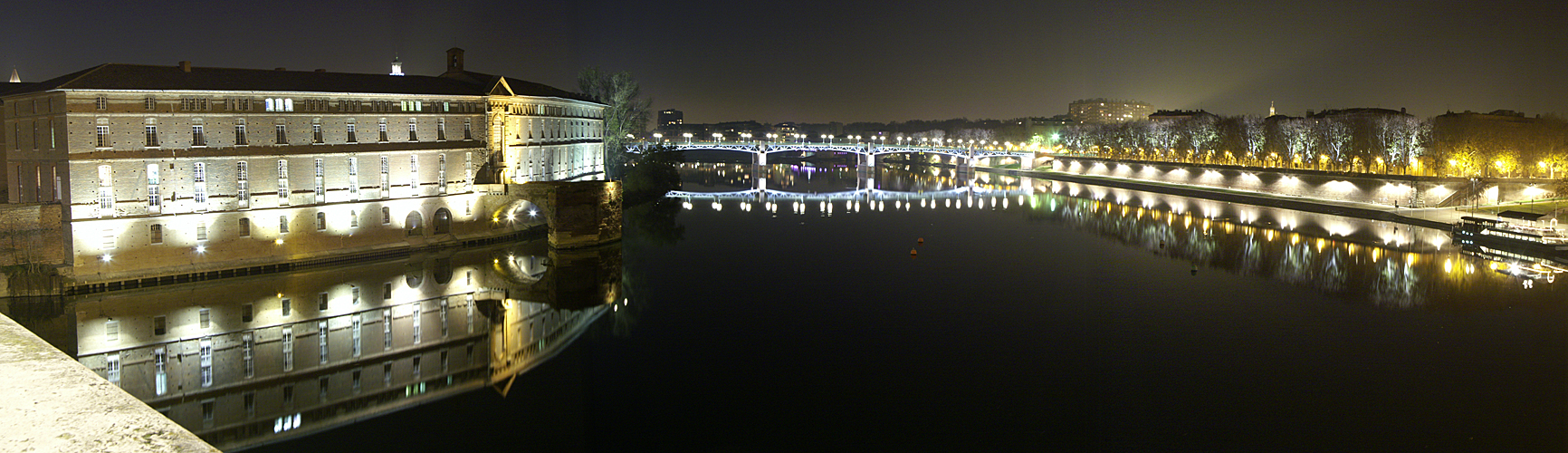 Toulouse de Nuit - Hôtel dieu, pont St Pierre et les quais de la Daurade depuis le pont Neuf