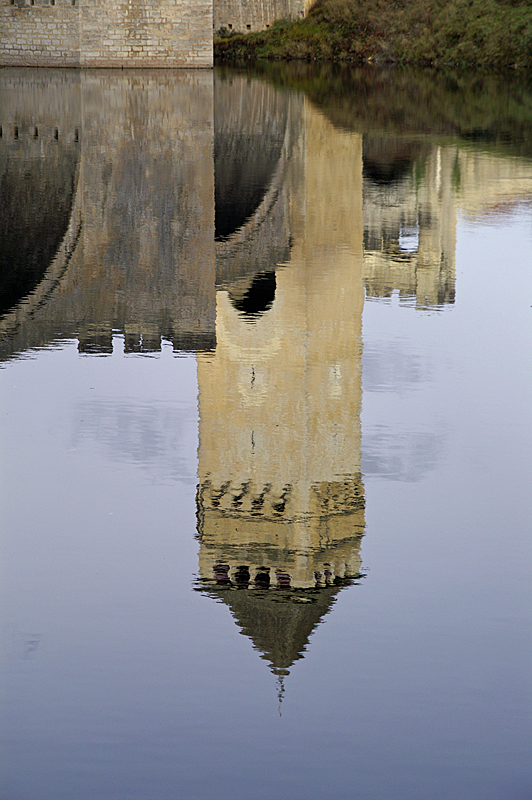 Reflets à Cahors - Reflet du Pont Valentré dans le Lot