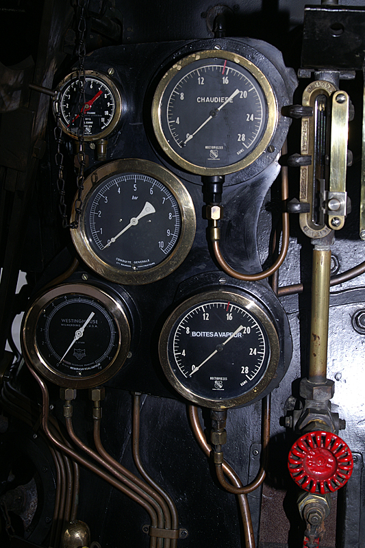 A toute vapeur - Aux manettes de la 141 R 1126