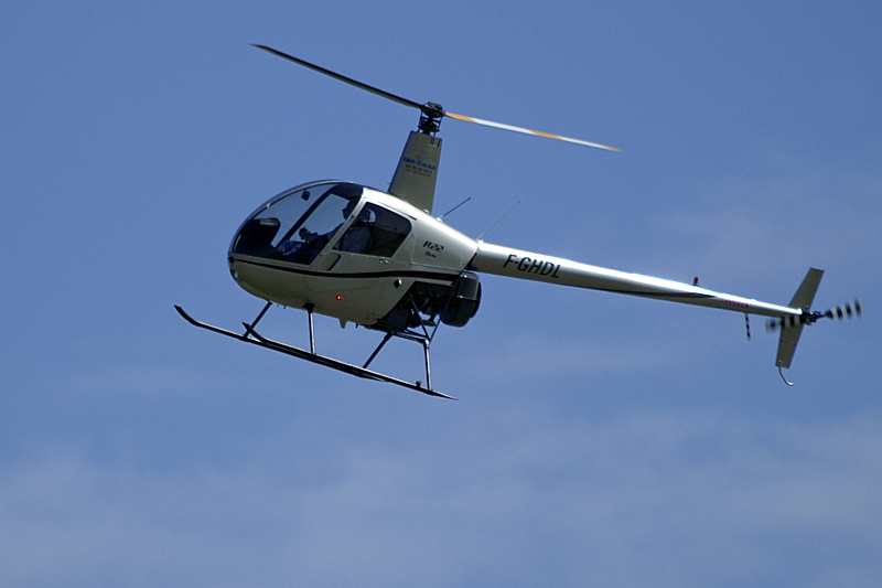 Air Expo - Robinson R-22[br](en pleine parade nuptiale ?)