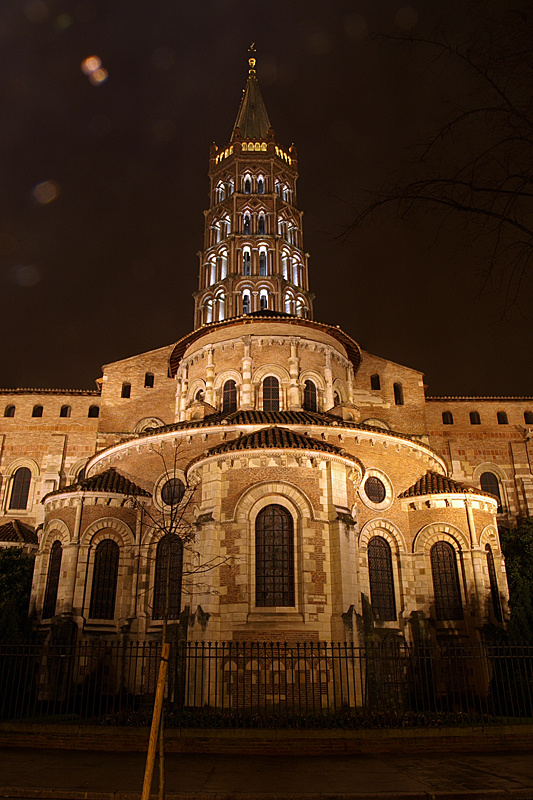 Toulouse de nuit - La basilique Saint-Sernin