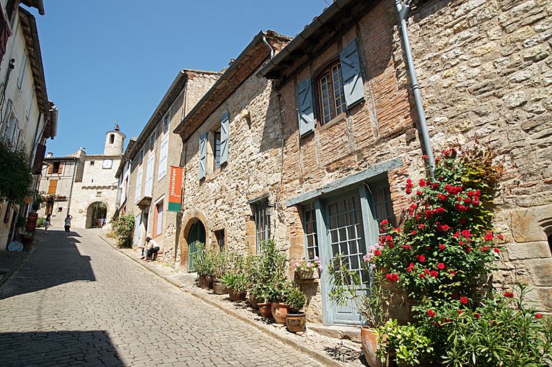 Balade dans le Tarn - Grande rue de l Horloge, Cordes sur ciel (Tarn)