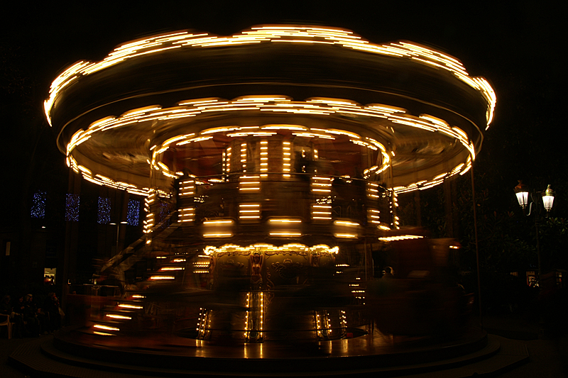 Toulouse de Nuit - Carrousel sur la place Wilson