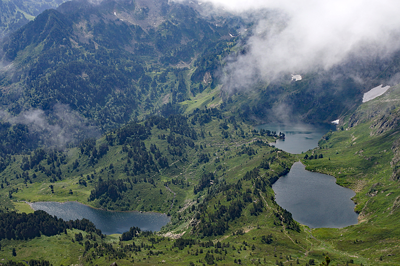 Pic du Tarbésou - L étang noir, l étang bleu et l étang de Rabassoles depuis le pic