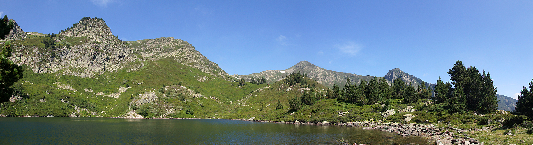 Le tour des étangs - Panorama depuis les rives[br]de l étang bleu