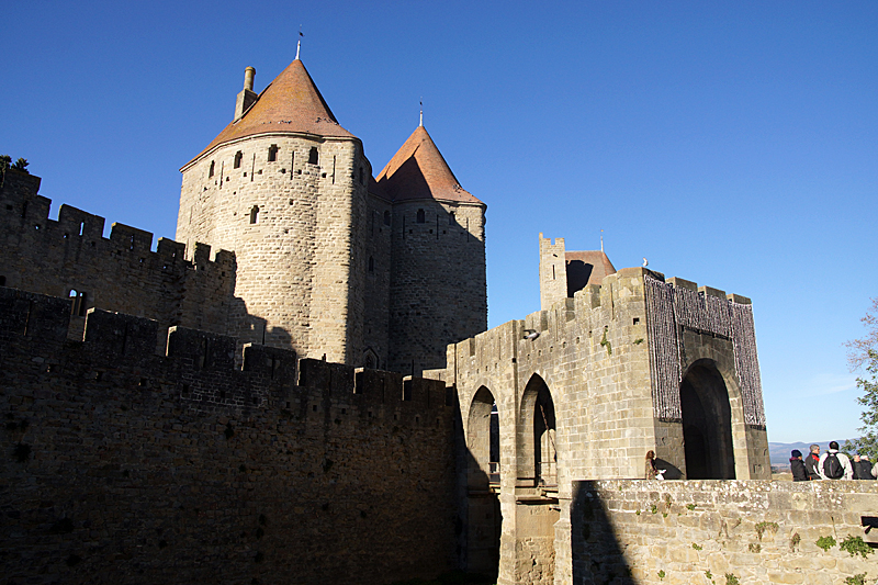 Carcassonne - La porte narbonnaise et la barbacane Saint-Louis