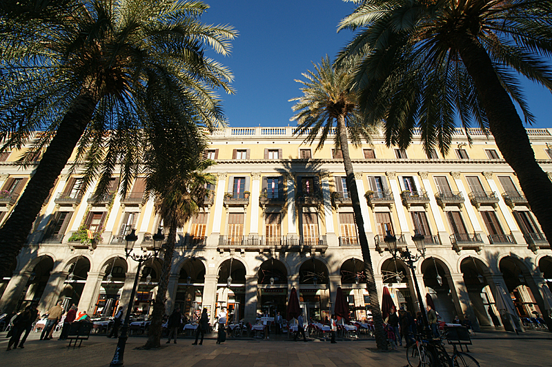 24h. à Barcelone - [q]Plaça Reial[q]