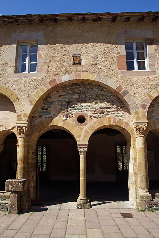Conques - Conques - le cloître