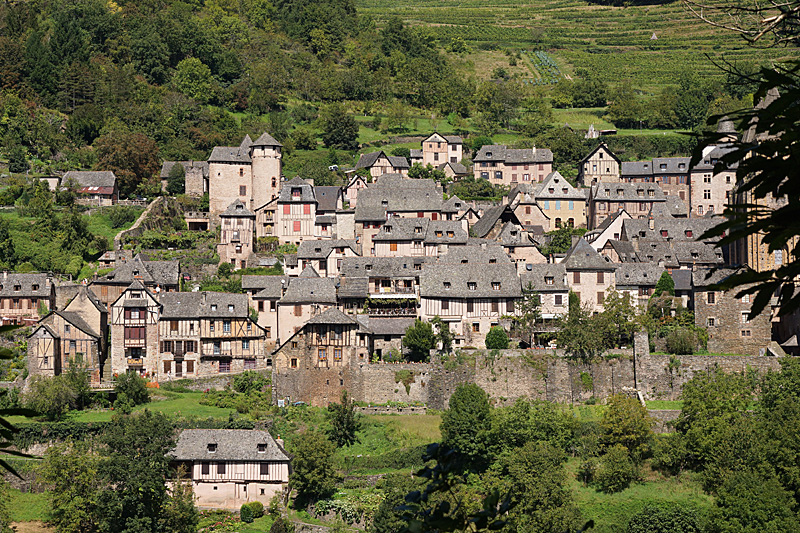 Conques - Le village de Conques depuis le GR62