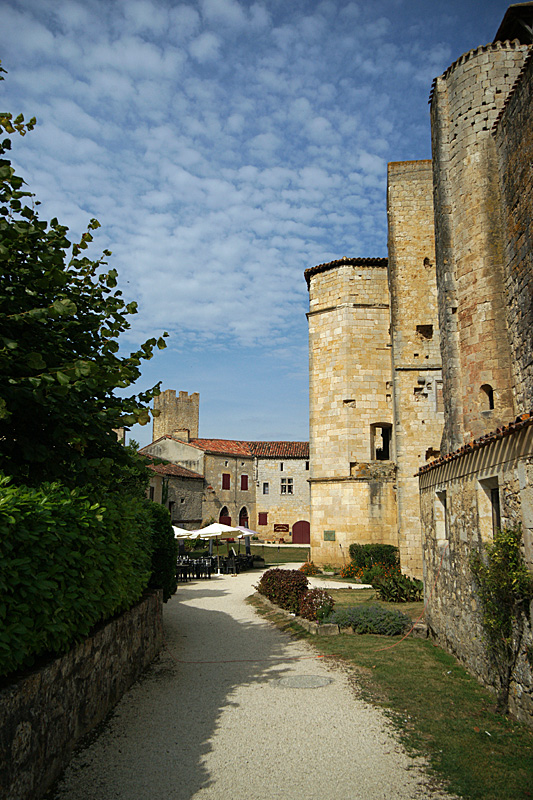 Balade dans le Gers - Le petit village fortifié de Larressingle