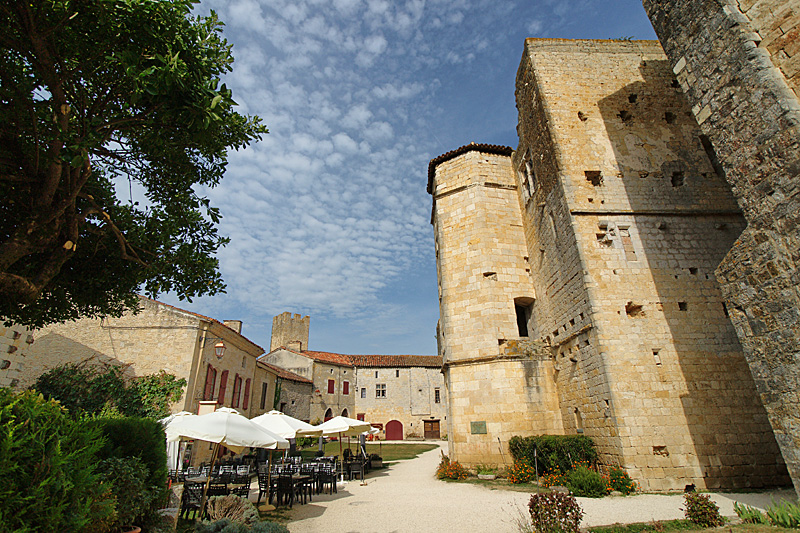 Balade dans le Gers - Le petit village fortifié de Larressingle