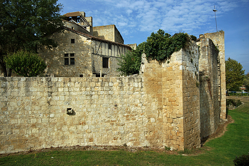 Balade dans le Gers - Le petit village fortifié de Larressingle