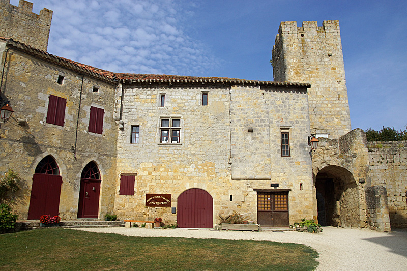 Balade dans le Gers - Le petit village fortifié de Larressingle