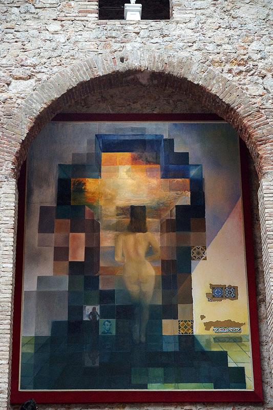 Catalogne - Gala nue regardant la mer[br]Théâtre-musée Dalí à Figueres