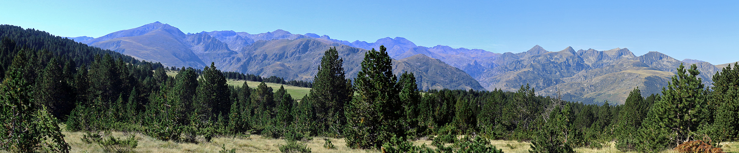 Plateau de Beille - Vers l ouest, le massif de l Aston