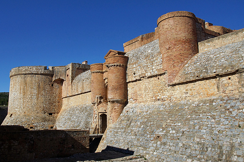 Salses & Peyrepertuse - Le fort de Salses