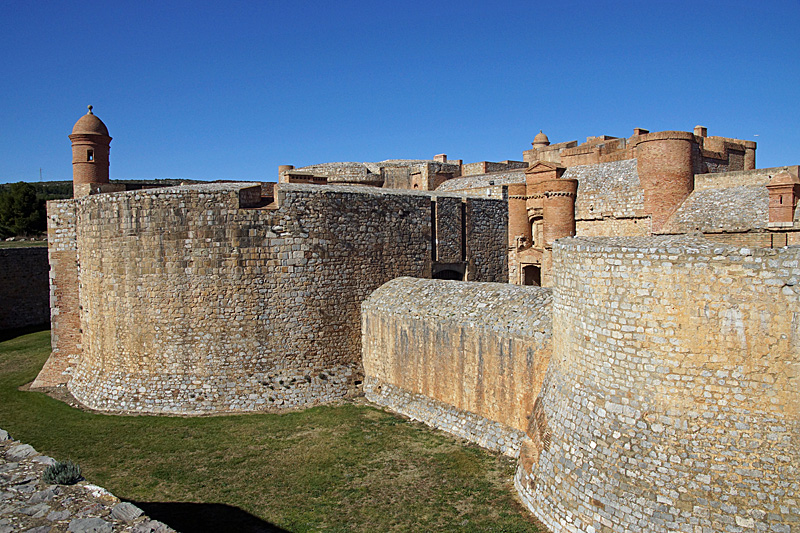 Salses & Peyrepertuse - Le fort de Salses