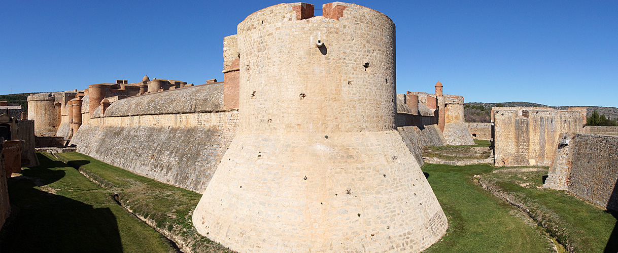 Salses & Peyrepertuse - Le fort de Salses