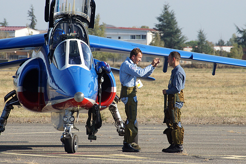 N avions à Francazal - Arrivée de la patrouille de France[br](Alpha Jet)