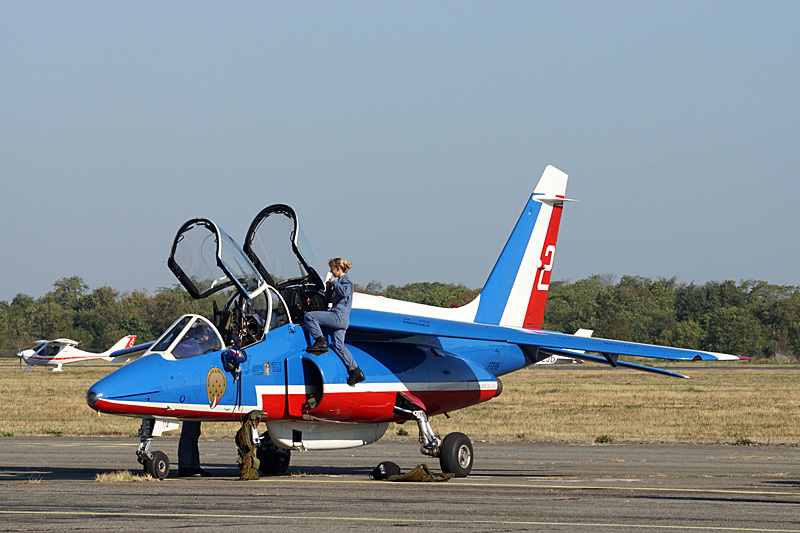 N avions à Francazal - Arrivée de la patrouille de France[br](Alpha Jet)