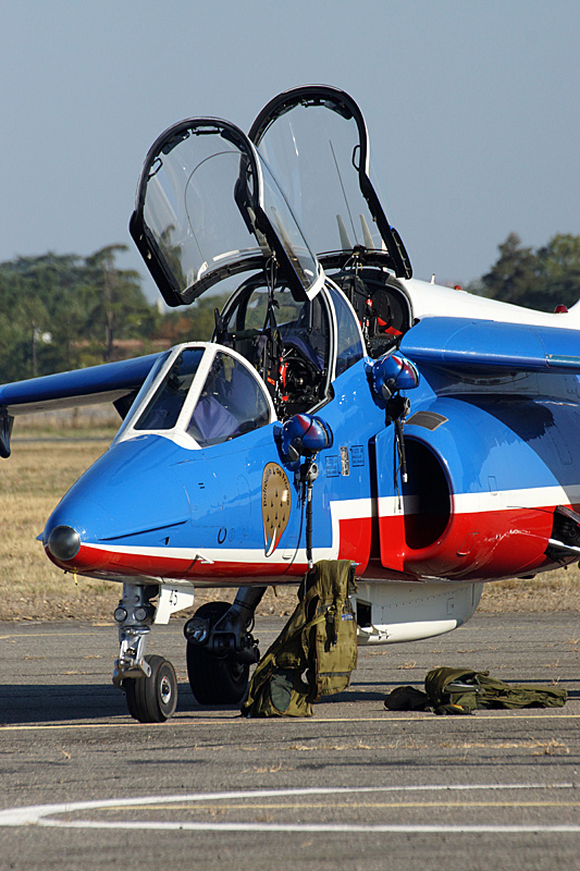 N avions à Francazal - Arrivée de la patrouille de France[br](Alpha Jet)